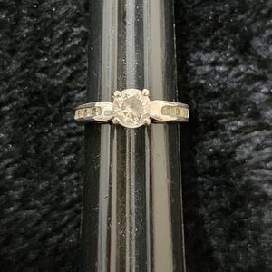 925 Sterling Silver White Stone Ring 5.25